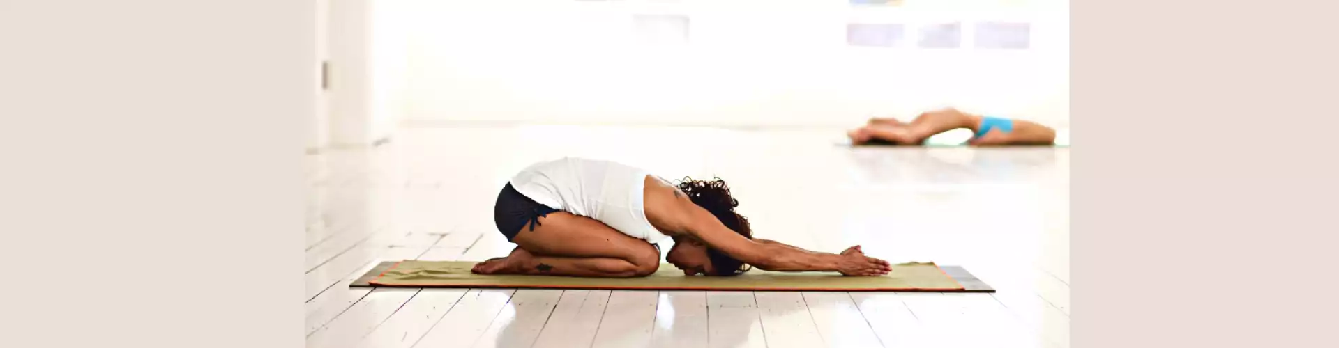 Yoga suave - Online Class by Sera Melini