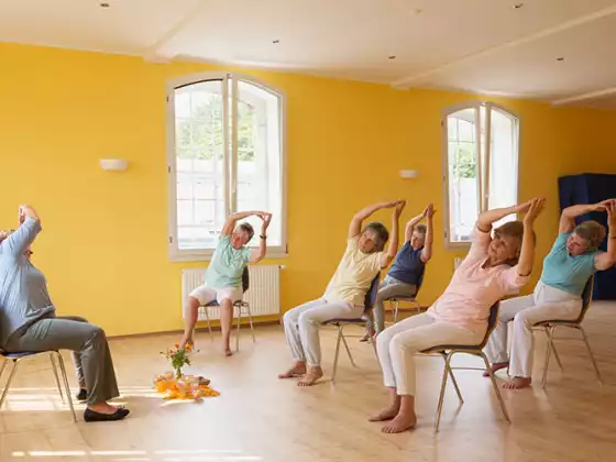 Yoga sur chaise et Qigong - Assis ou debout !
