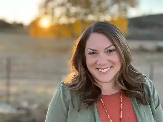 Melissa Schwartz,
Intentional Living/Conscious Living, Co-Creating Reality, Parenting
Expert at Mengasuh Anak Melampaui Batasan